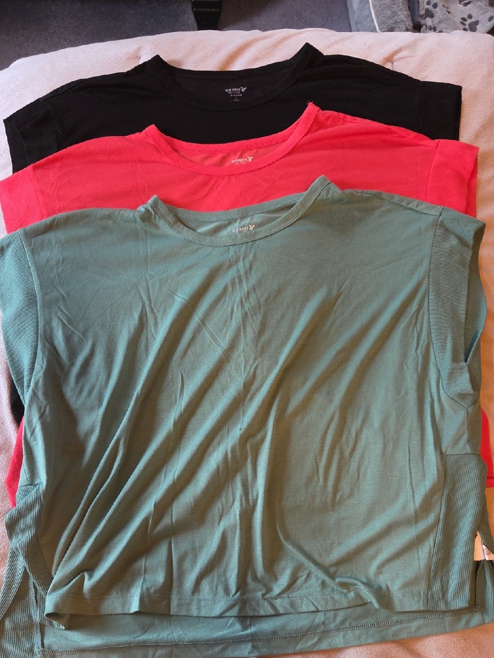 Set Of 3 Old Navy Active Women’s Crew Neck Ultralite Go Dry Workout Tops LARGE